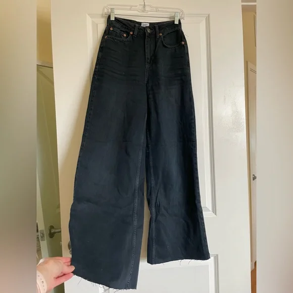 Urban Outfitters BDG Denim High Rise Wide Leg Puddle Jeans in Washed Black - Picture 2 of 12